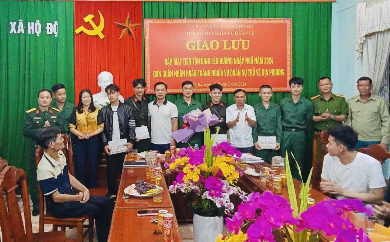 Xã Hộ Độ tổ chức gặp mặt thanh niên lên đường nhập ngũ năm 2024 và thanh niên xuất ngũ trở về địa phương.